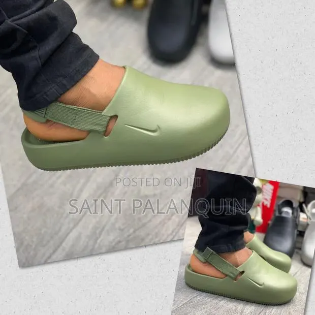 Nike Slides · Photo 1