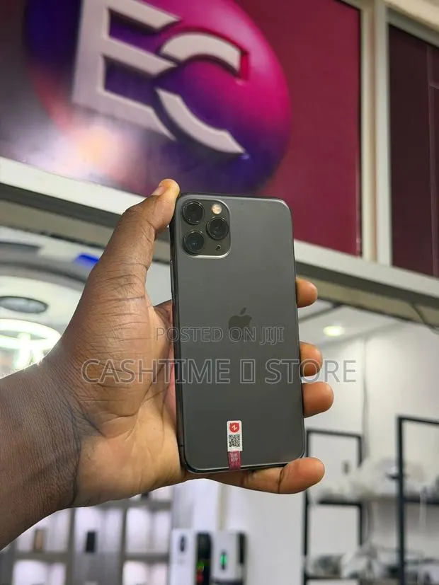 Apple iPhone 11 Pro 256 GB Black · Photo 1