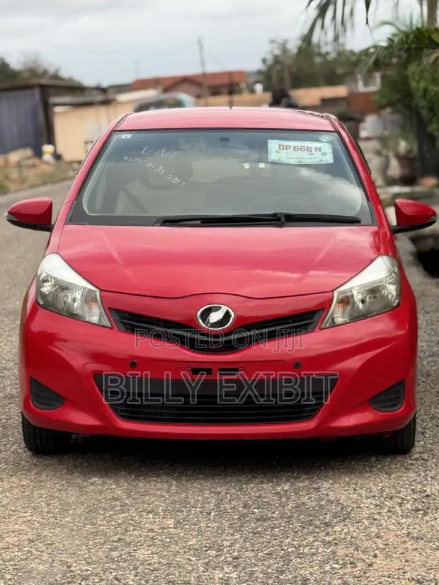 Toyota Vitz 1.3 AWD 5dr 2012 Red · Photo 1