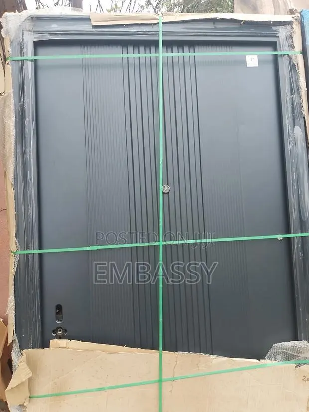 Security Smooth Door · Photo 1