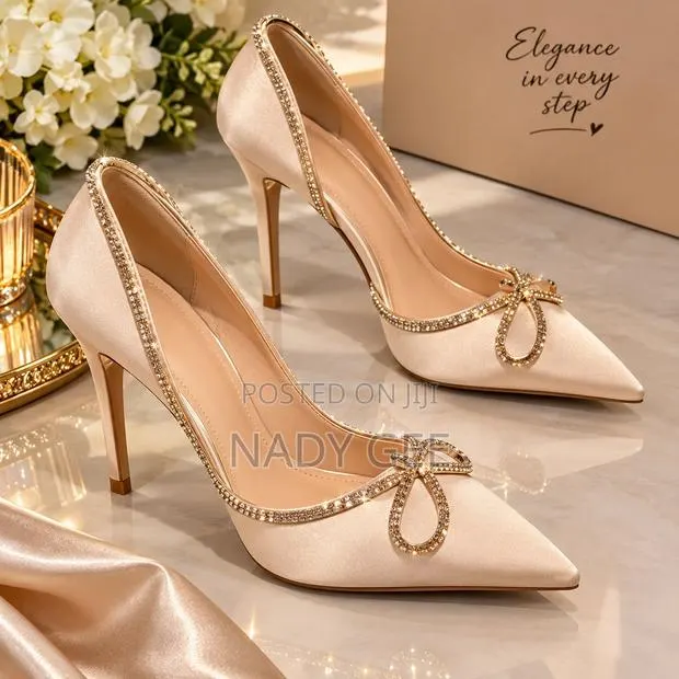 Gold Heel Shoe · Photo 1