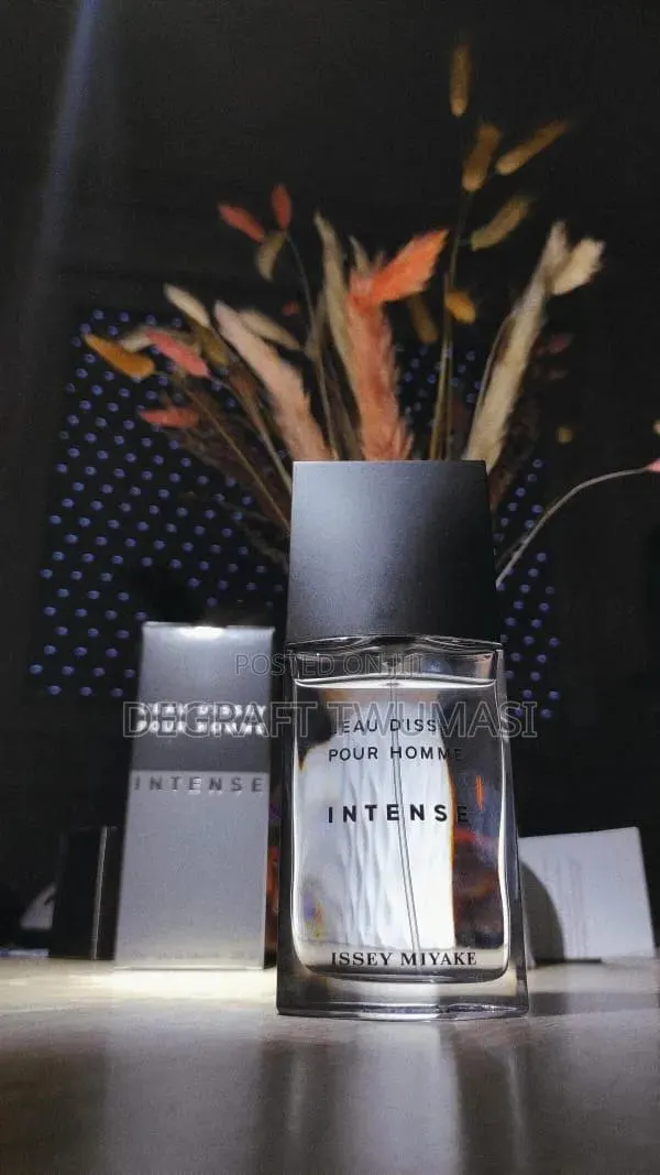 Issey Miyake Eau D’Issey Pour Homme Intense · Photo 1