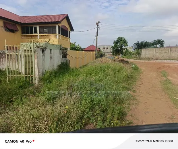 Quarter Plot of Land for Sale at Manet