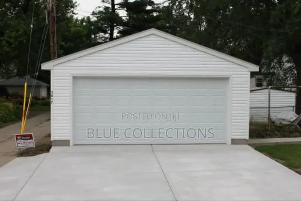 Automatic Garage Door · Photo 1