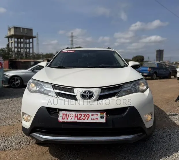 Toyota RAV4 XLE 4dr SUV AWD (2.5L 4cyl 6A) 2015 White · Photo 1