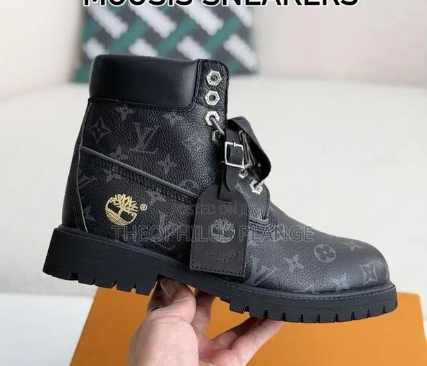 Black Lv Timberland Boots · Photo 1
