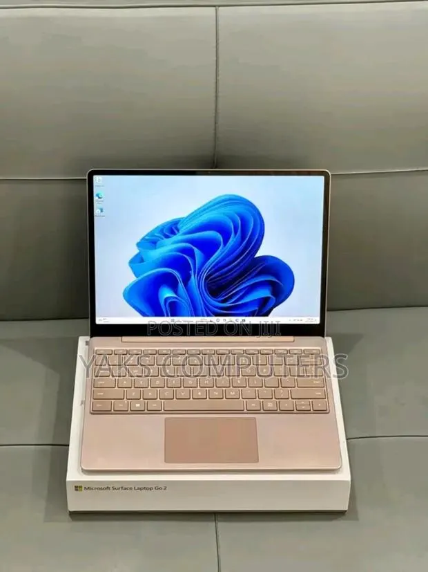 New Laptop Microsoft Surface Laptop Go 2 16GB Intel Core i7 SSD 512GB · Photo 1