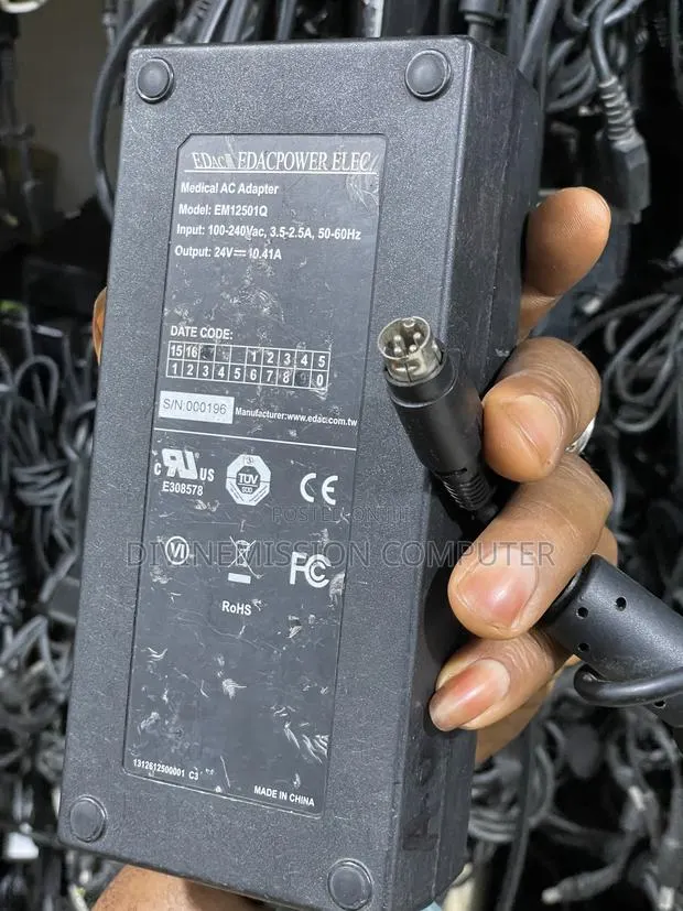 EDACPOWER Elec. 4 Pins 24v=10A Adapter · Photo 1
