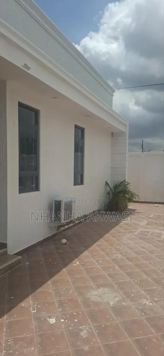 3bdrm House in Community 24, Tema Metropolitan for sale · Photo 1