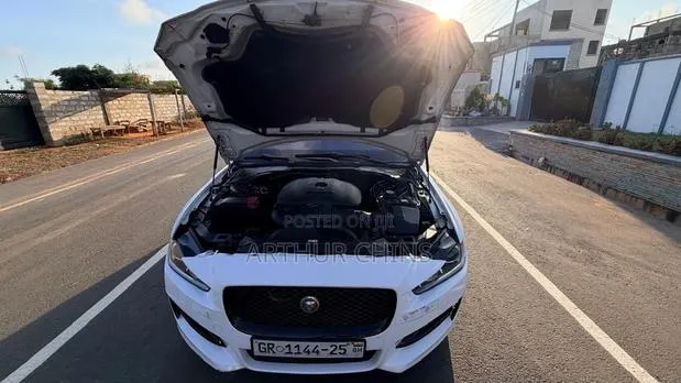 Jaguar XE 25t Premium RWD 2017 White · Photo 1