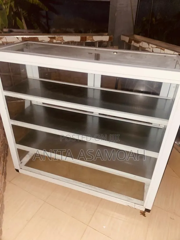 Counter Glass Showcase · Photo 1