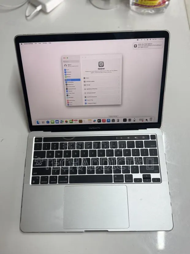 Laptop Apple MacBook Pro 2022 M2 8GB Intel Core M2 SSD 256GB · Photo 1