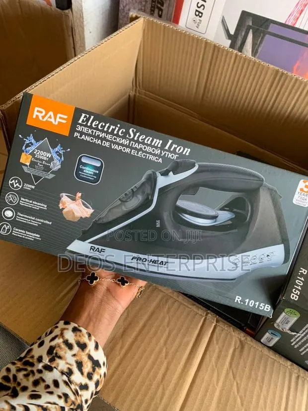 RAF Pro Heat Steam Iron 2200W Strong Steam Boost · Photo 1