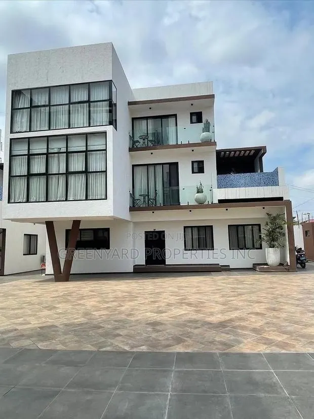 Furnished 4bdrm Townhouse / Terrace in Adjiringanor, Adjiriganor · Photo 1