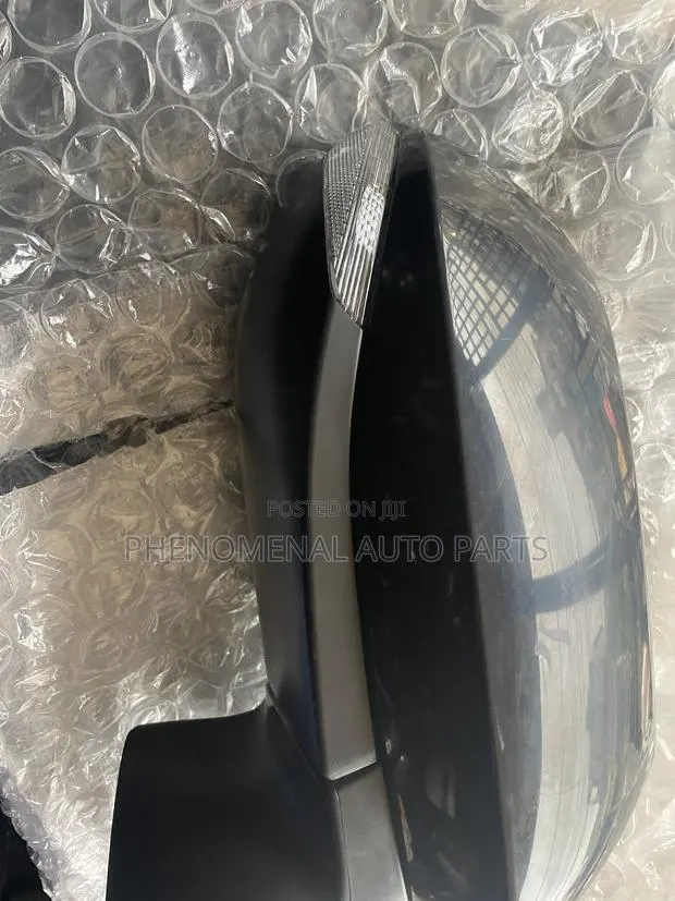 Toyota Corolla 2020-2025 Side Mirror Light and Sensor · Photo 1