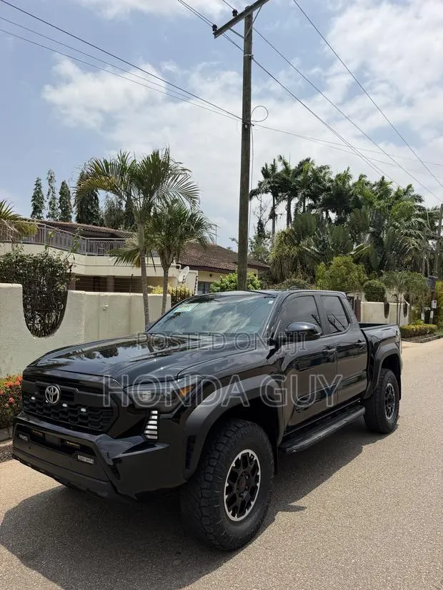 Toyota Tacoma SR5 Double Cab 5' Bed AT 2024 Black · Photo 1