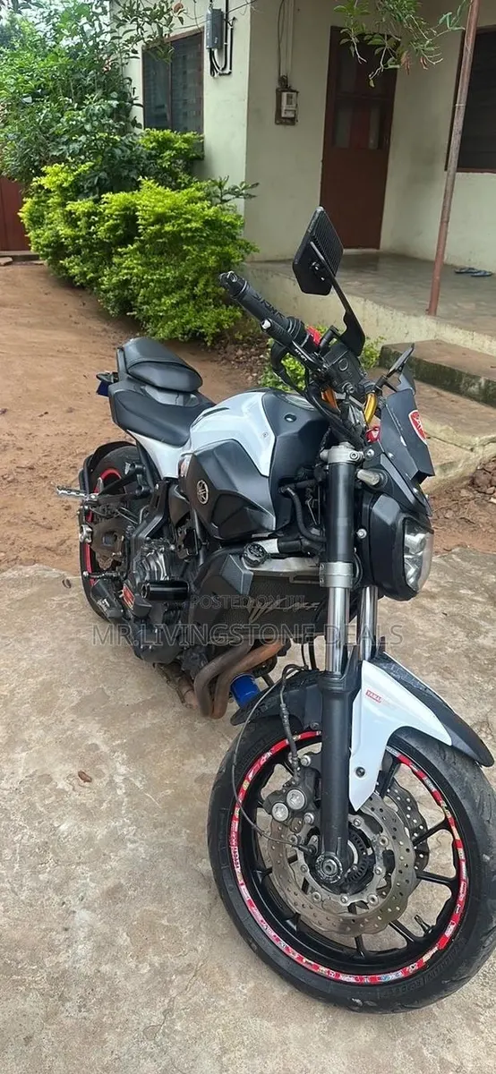 Yamaha MT-07 2017 White · Photo 1
