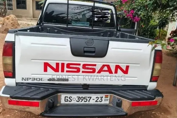 Nissan Hardbody 2016 White · Photo 1