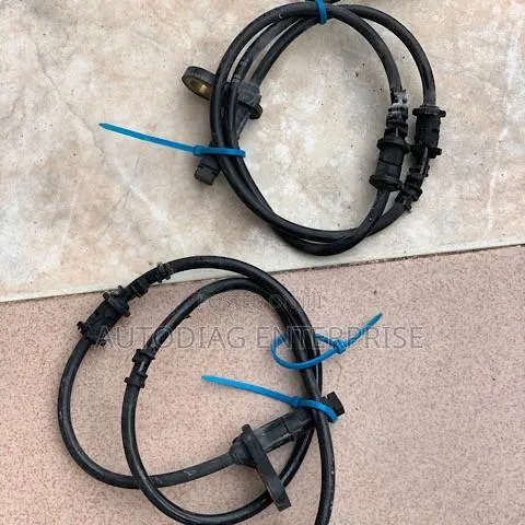 MercedeS W211/W219 Front Left Rotational Speed Sensor · Photo 1