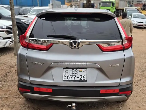 Honda CR-V 2018 Silver · Photo 1