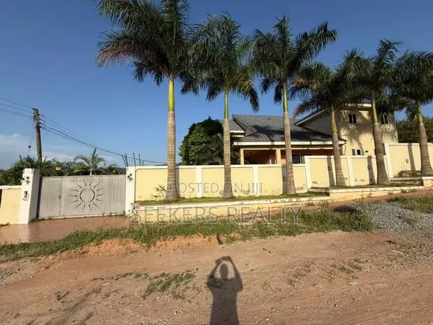 5bdrm House in Seekers Realty, Pokuase for sale · Photo 1