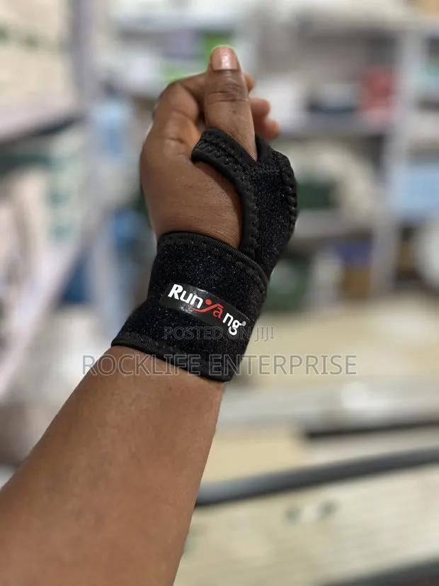 Thumb Wrist Support · Photo 1