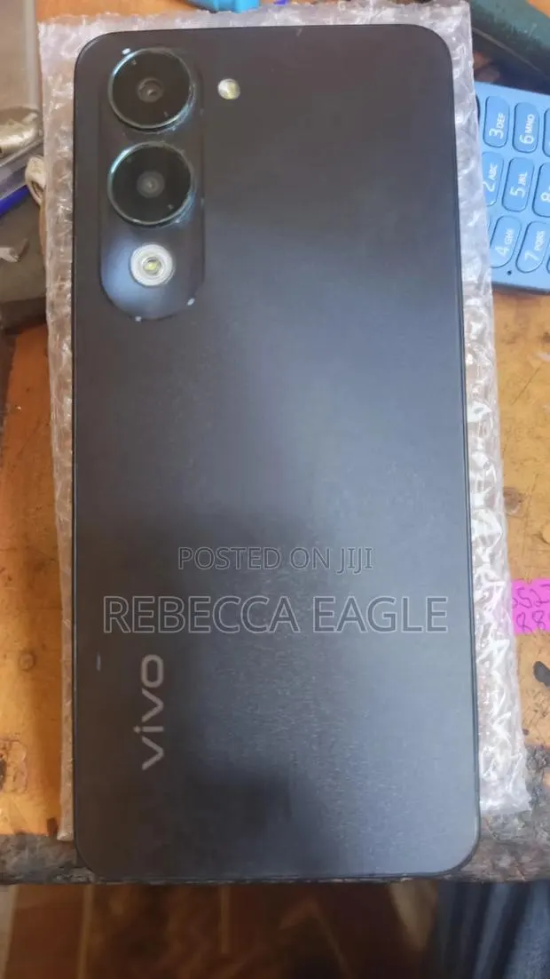 Vivo Y04 64 GB Black · Photo 1