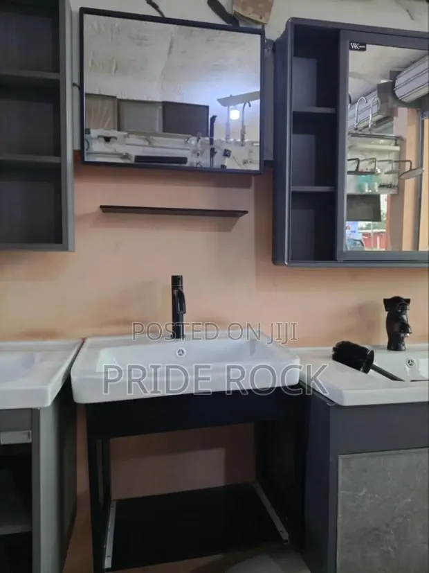Vanity Basin, Small Basin With Tap Set · Photo 3