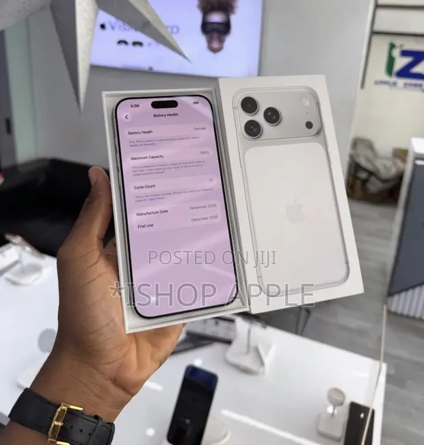 Apple iPhone 17 Pro Max 512 GB White · Photo 1