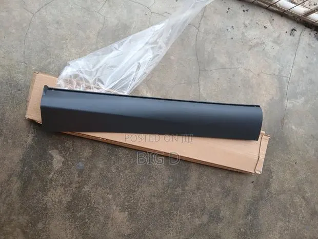Mitsubishi Outlander 2023 Back Door Moulding · Photo 1