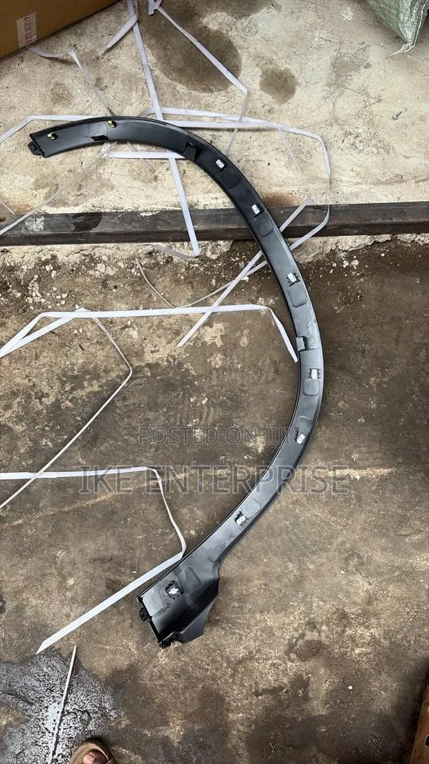Honda Pilot/Passport Fender Moulding 2018,2019,2020,2021,2022 · Photo 1