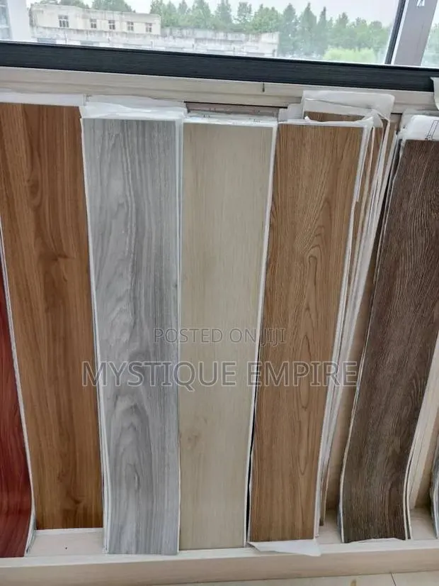 Vynil Floor Tiles · Photo 1