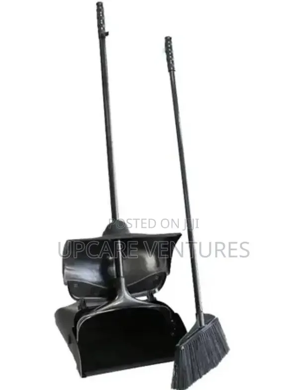 Covered Dustpan With Brush · Photo 2