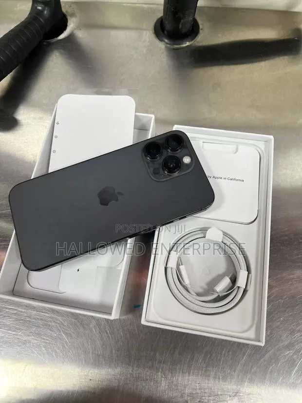 New Apple iPhone 15 Pro Max 256 GB Black