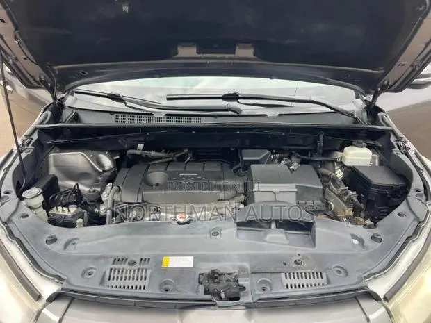 Toyota Highlander LE Plus 2019 Gray · Photo 1