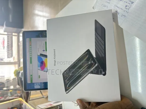 iPad 11th(A16,2025)/10th Gen Magic Keyboard Case · Photo 1
