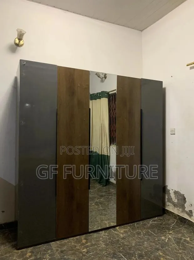 Modern 5-Doors Wardrobe With Integrated Mirror · Photo 1