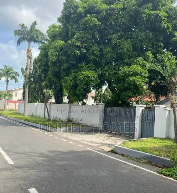10bdrm House in Dzorwulu for Sale · Photo 1