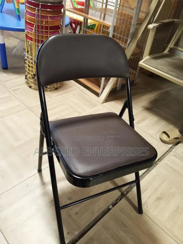 Foldable Chairs · Photo 1