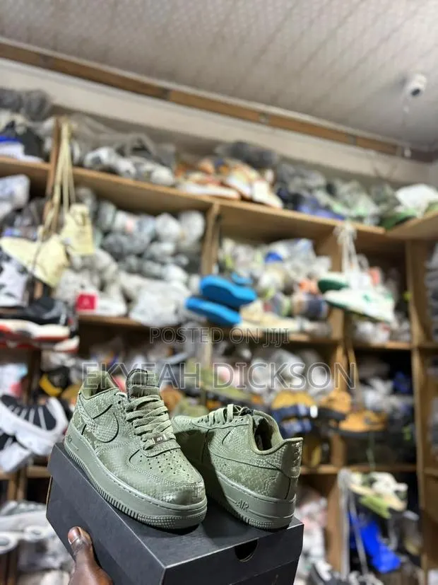 Nike Air Force 1 Low Premium - Olive Green and Snake Skin - Size 40-45 · Photo 1