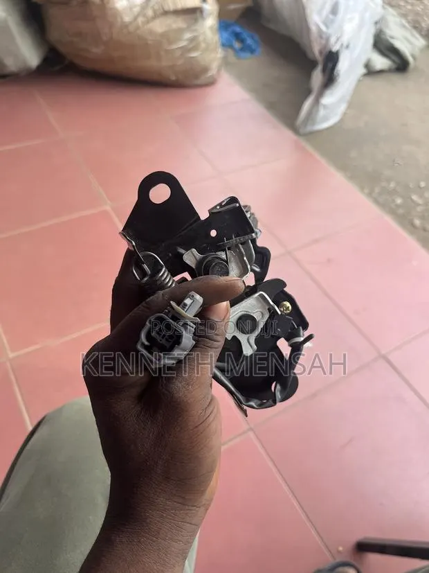 Mazda Cx Bonnet Lock · Photo 1