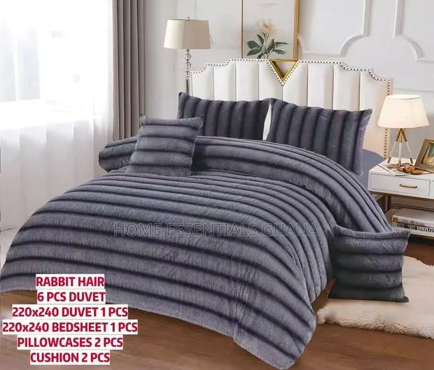 6-Piece Fluffy Duvet Set With Throw Pillows 220×240cm · Photo 1