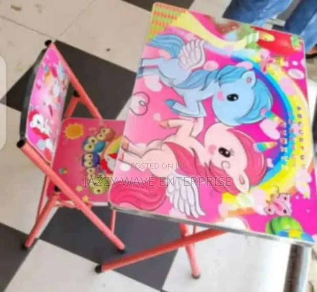 Kids Table And Chair · Photo 1