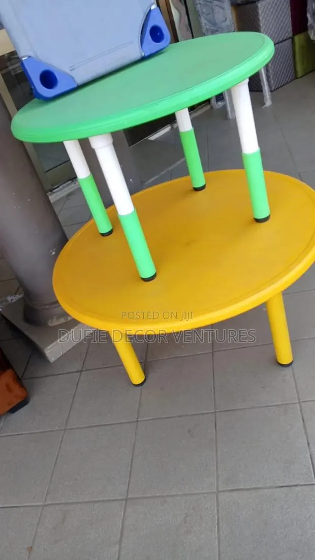 Round Table Available for Sale · Photo 1