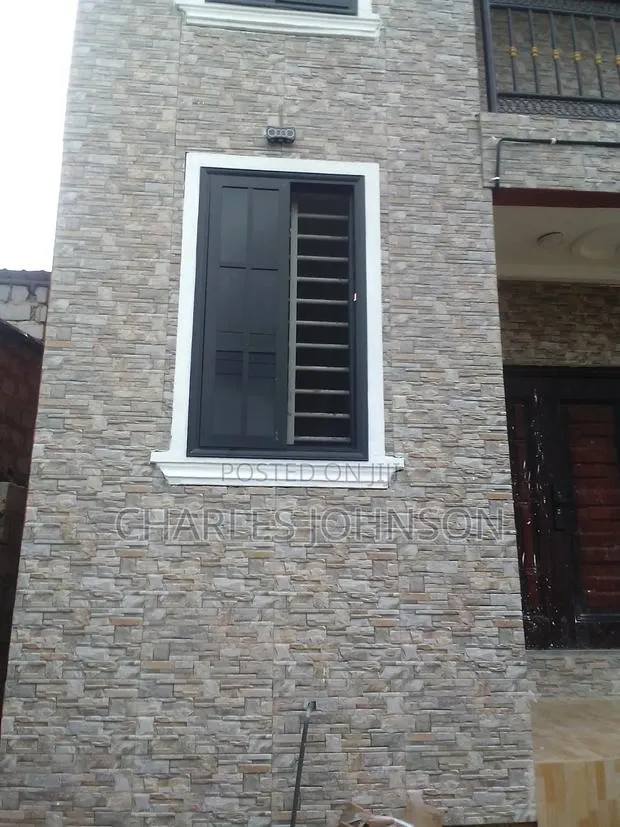 Dark Glass Sliding Window Production · Photo 1