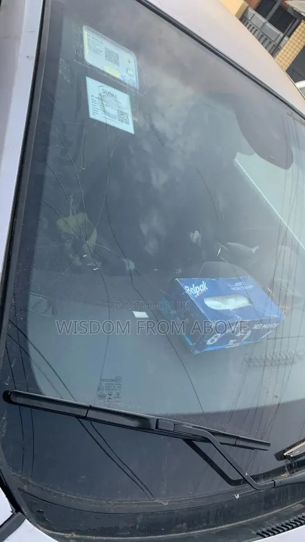 Windscreen Scratches and Cracking Services Available · Photo 1
