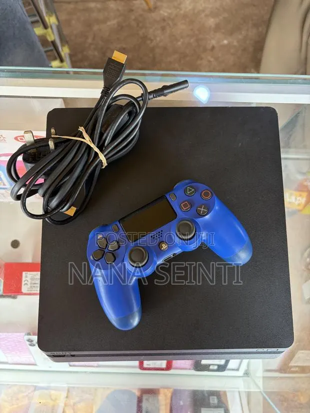 Ps4 Slim (JAILBREAK) With Hard Solid Games · Photo 1