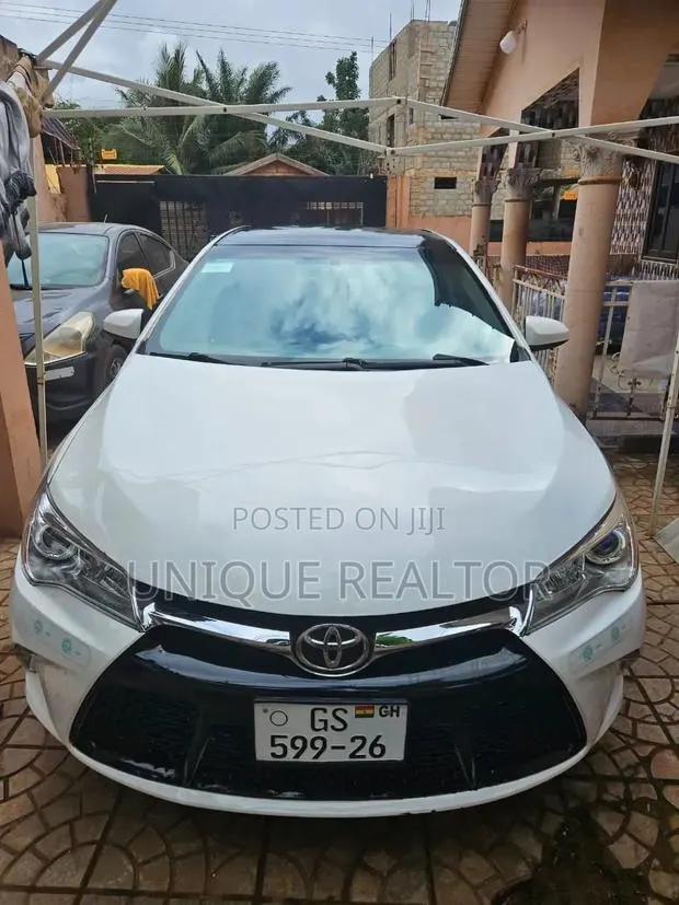 Toyota Camry 2016 White · Photo 1