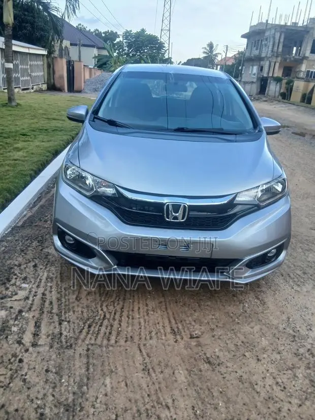 Honda Fit EX 2019 Silver · Photo 1
