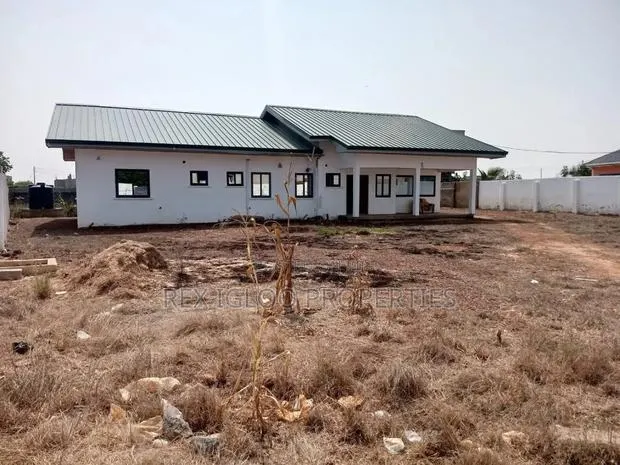 6bdrm House in Prampram for sale · Photo 1